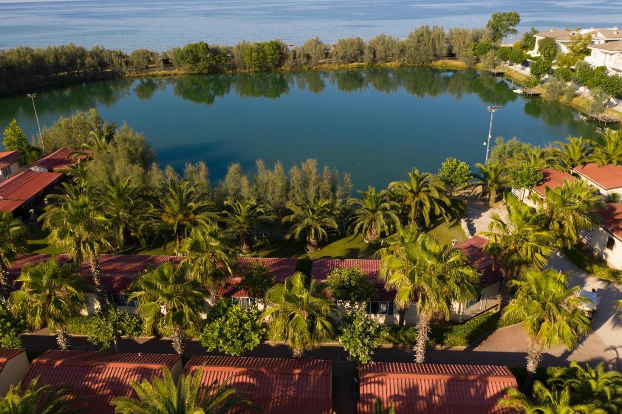 Village Lake Placid Silvi Marina Bagian luar foto